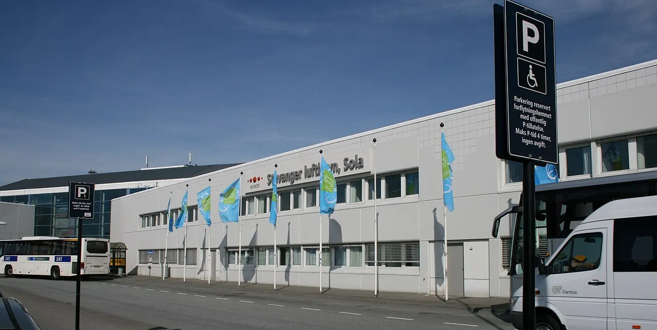 O exterior do terminal do aeroporto de Stavanger