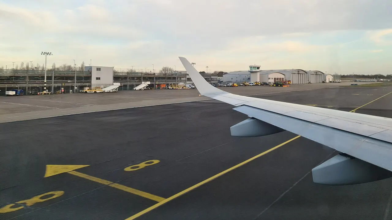 Il piazzale con il terminal sullo sfondo