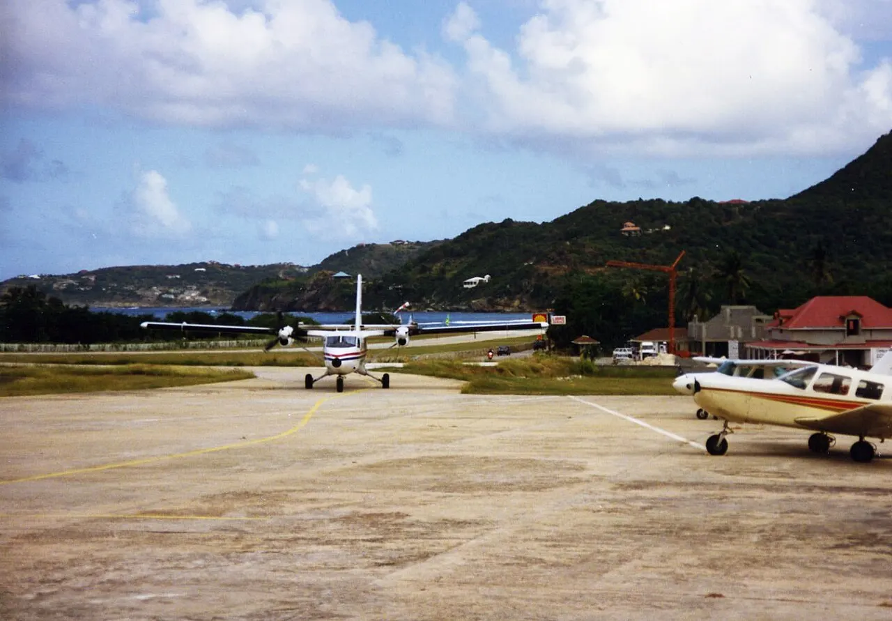 Avionetas en la plataforma