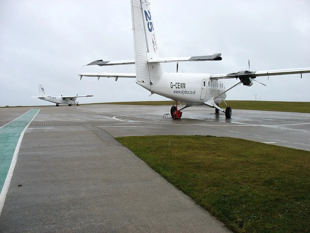 A Twin Otter on the airport apron