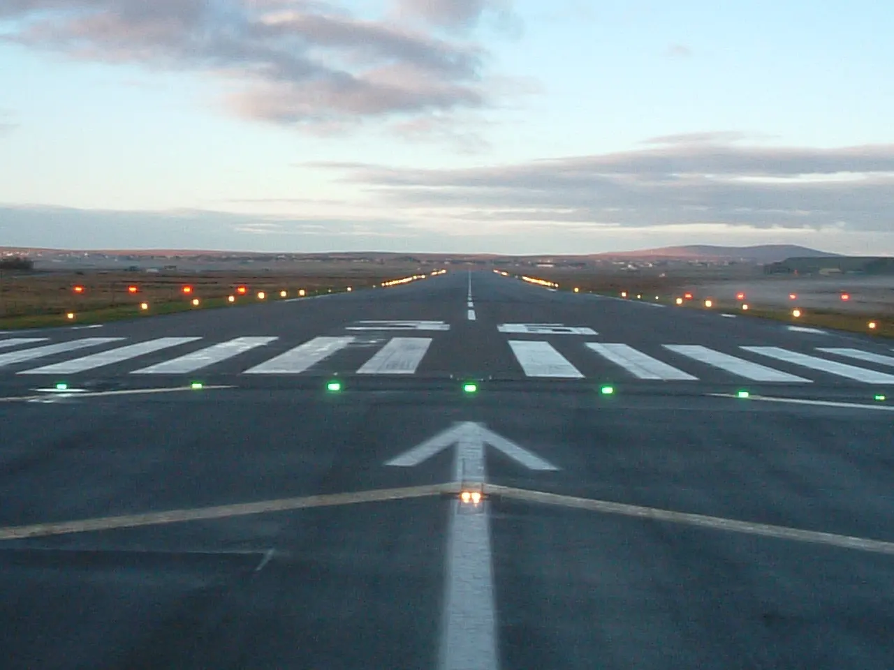 De landingsbaan van de luchthaven