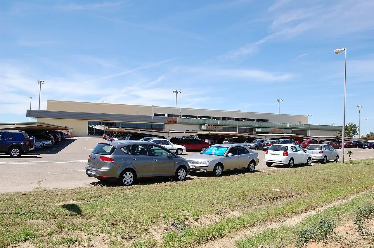 Il terminal passeggeri visto dal parcheggio