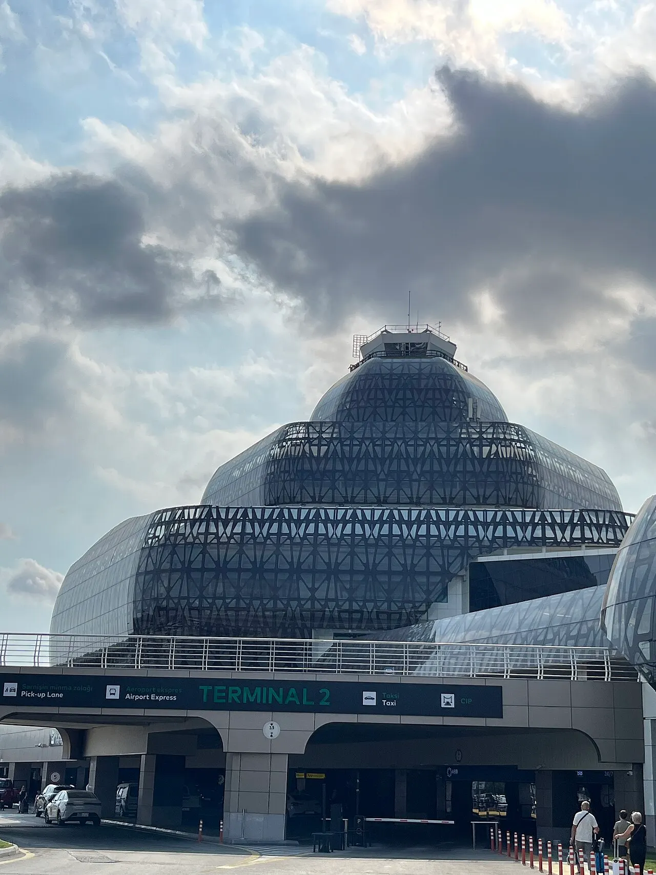 Terminal 2, gezien vanaf de ophaalzone