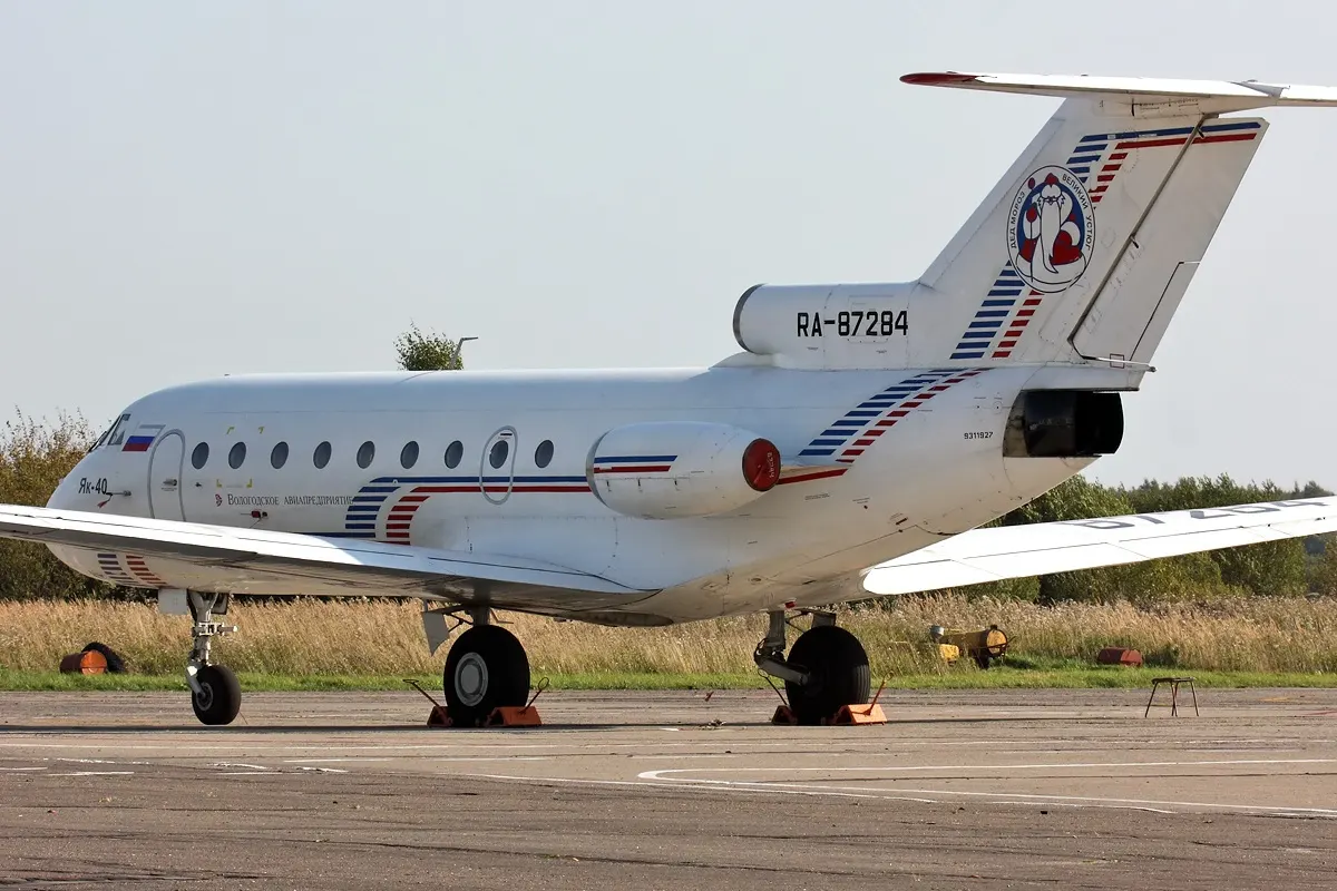 ヴォログダ空港のYakovlev Yak-40
