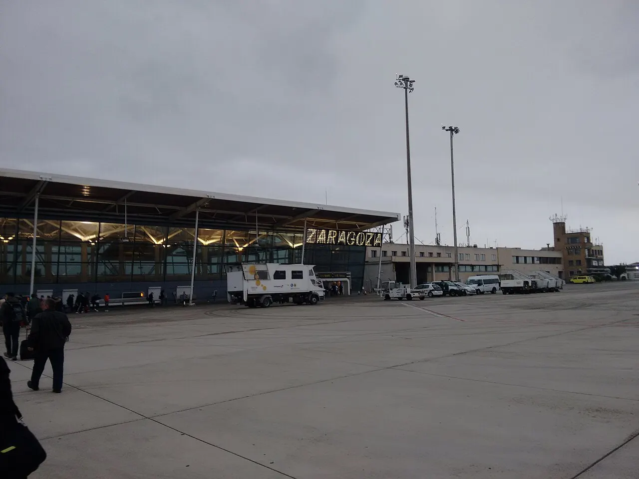 Das Terminal vom Vorfeld aus gesehen